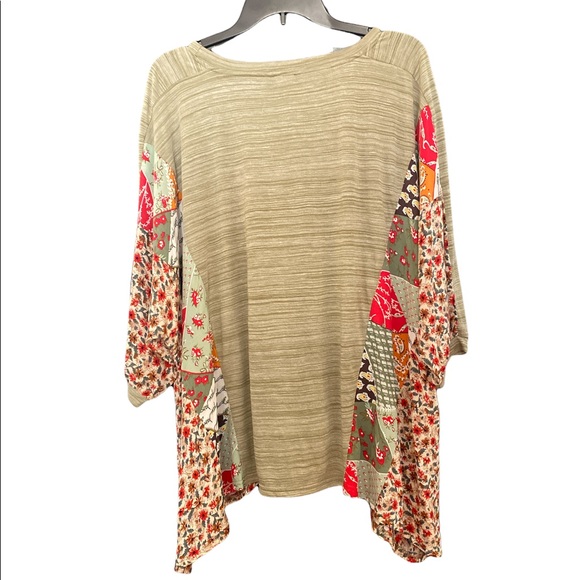 Gigio’s USA NWT Floral Flowy Top - Picture 5 of 5